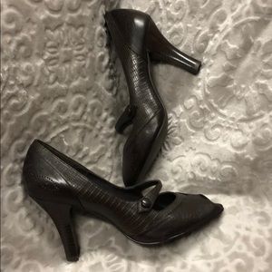 Etienne Aigner ‘Bossy’ 3” pumps